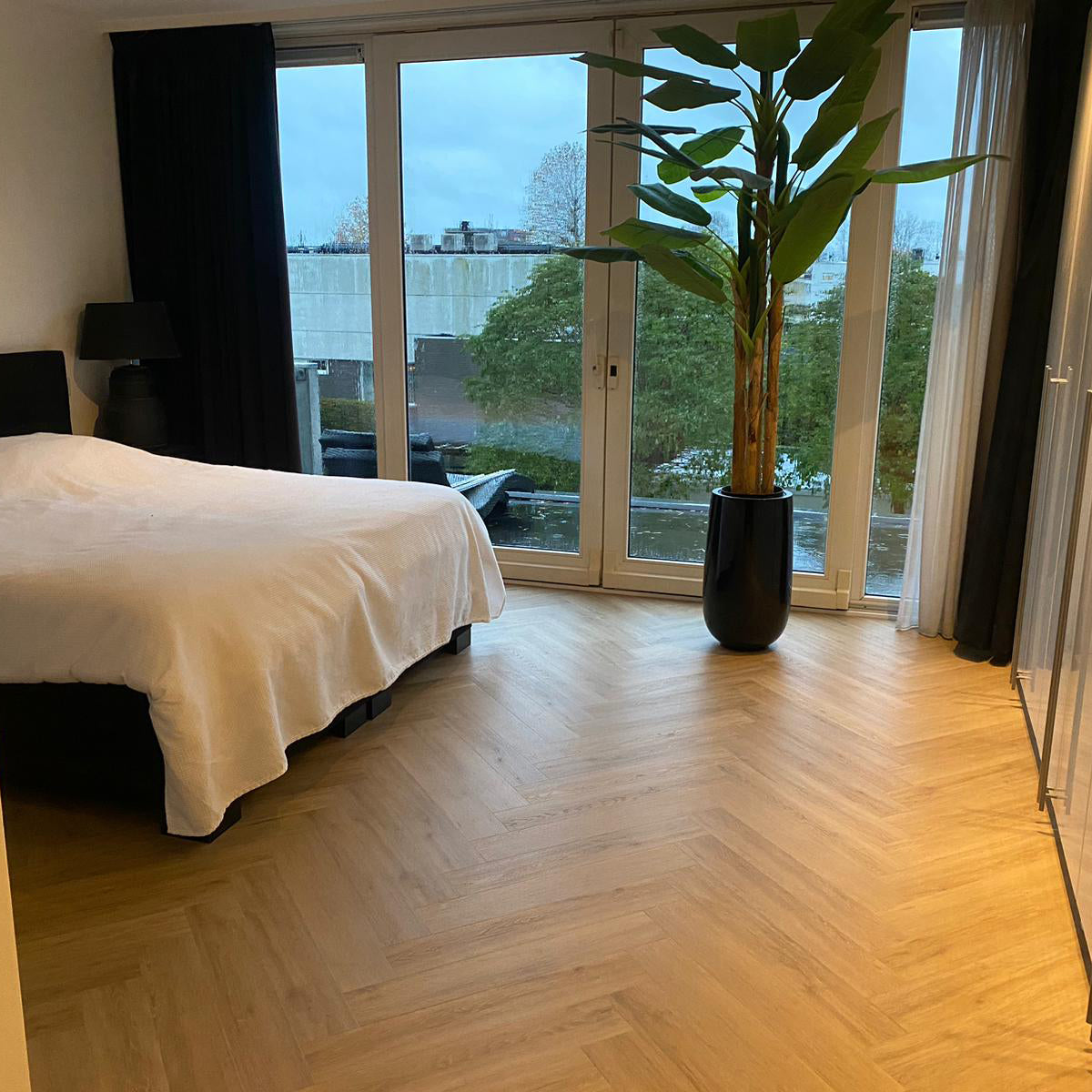 Hoomline Fusion Superior V4 Gotham Oak Flax 1075129 - Click PVC Floor in Herringbone